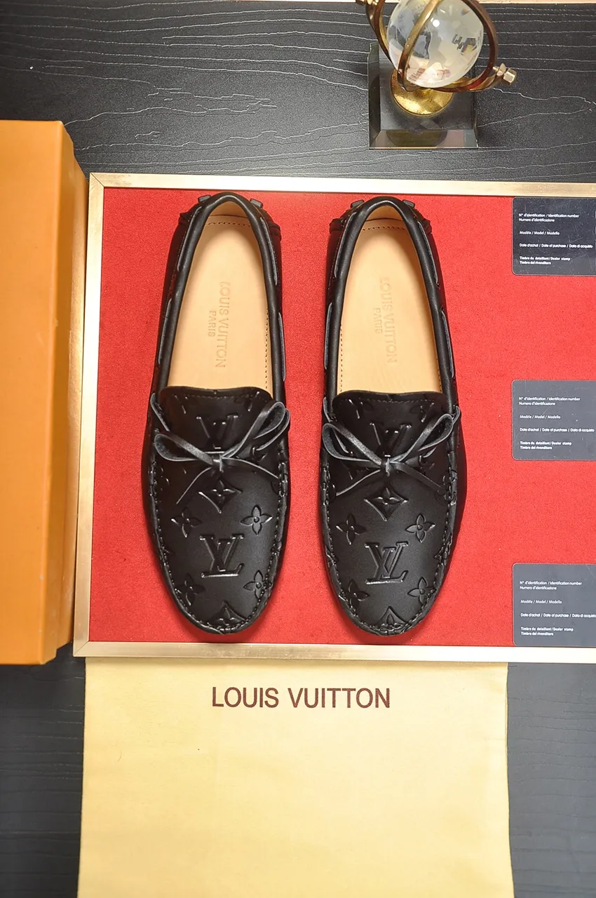 Men's men's shoes 💰420💶 [LV Doudou shoes] (water-dyed cowhide lining) new model is on the market, available on the official website. The new Doudou shoes are processed into single-color materials, and the uppers are made of imported cowhide material. The body of the shoe is fully hemmed with mark thread, and is lined with imported original cowhide leather. The elegant shoe shape is super suitable for all-matching, and the size is 38-44.